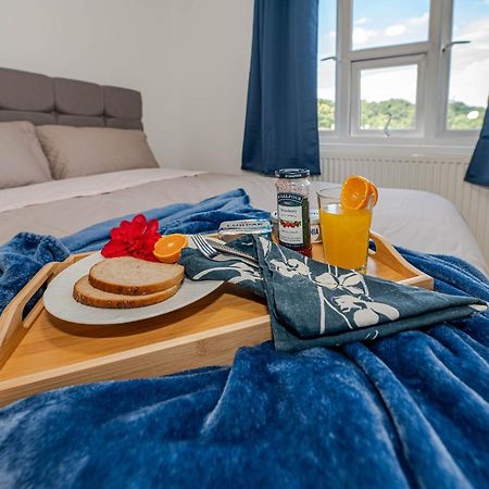4 Bedrooms,2 Bathrooms House With Free Parking Plumstead  Eksteriør billede