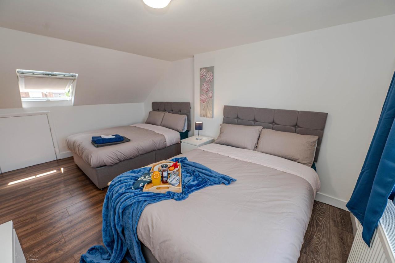 4 Bedrooms,2 Bathrooms House With Free Parking Plumstead  Eksteriør billede