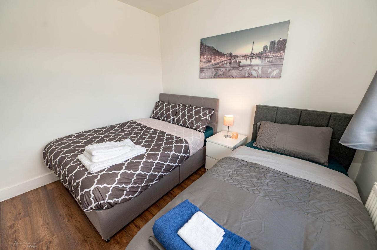 4 Bedrooms,2 Bathrooms House With Free Parking Plumstead  Eksteriør billede