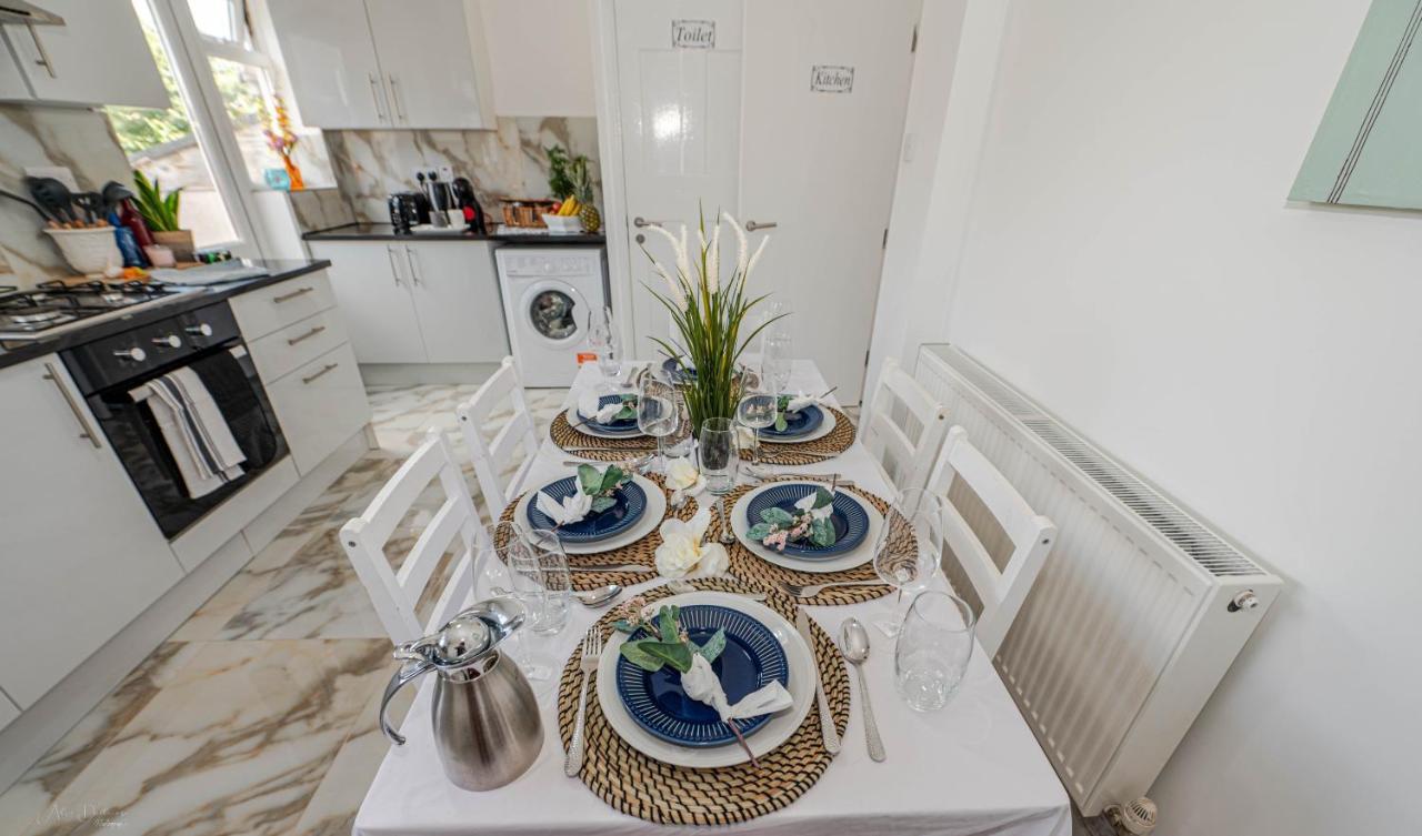 4 Bedrooms,2 Bathrooms House With Free Parking Plumstead  Eksteriør billede