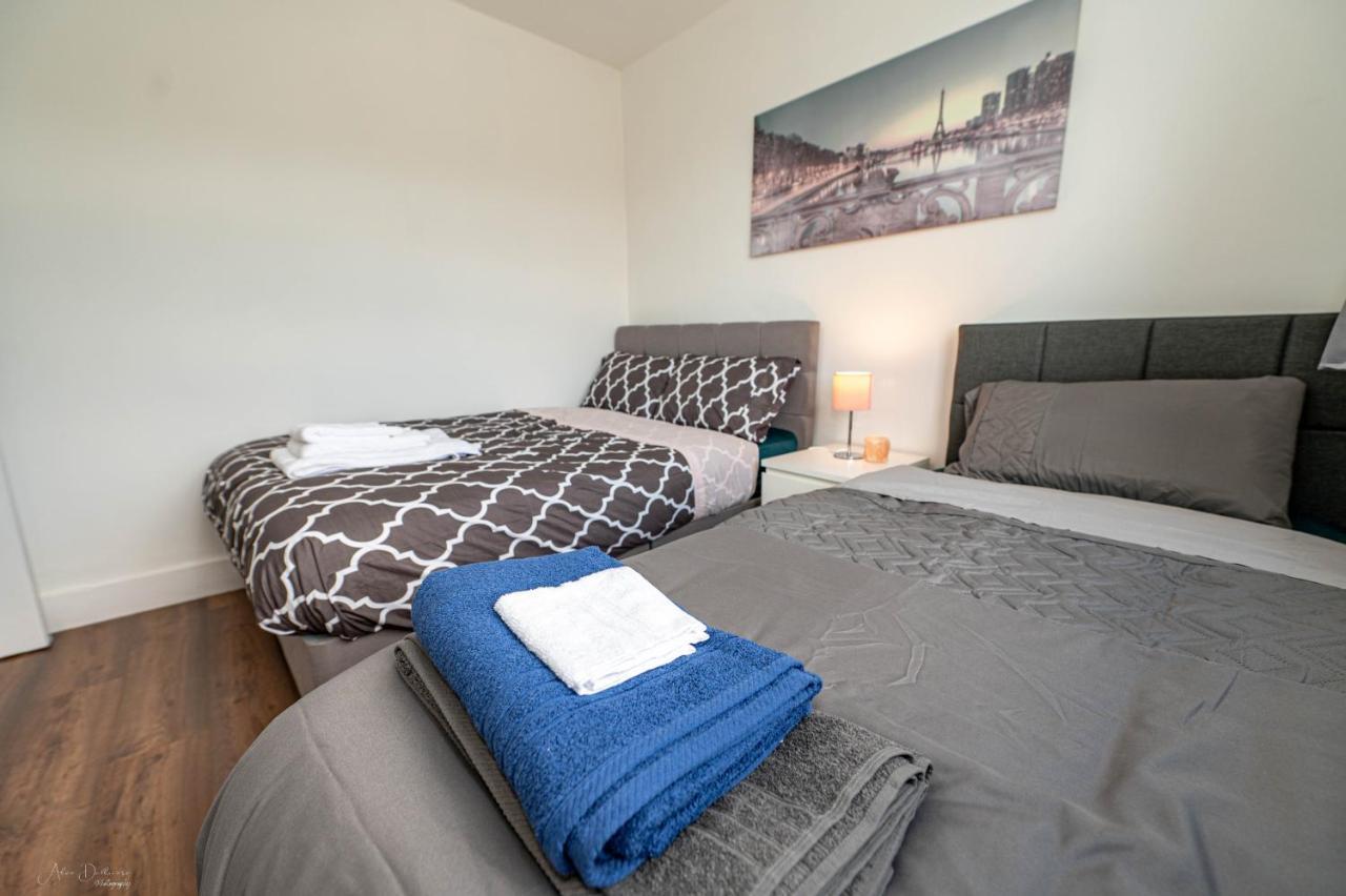 4 Bedrooms,2 Bathrooms House With Free Parking Plumstead  Eksteriør billede