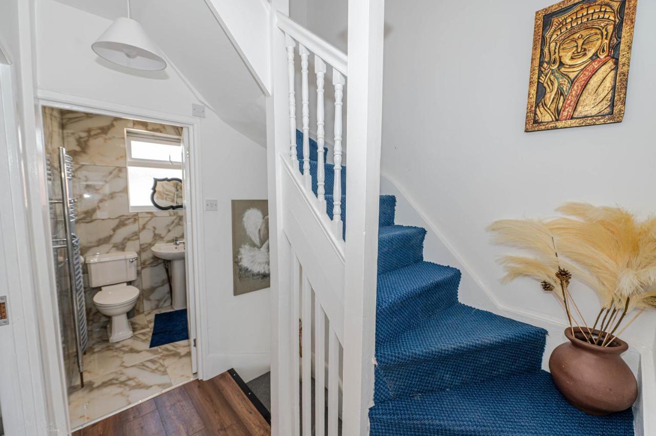 4 Bedrooms,2 Bathrooms House With Free Parking Plumstead  Eksteriør billede