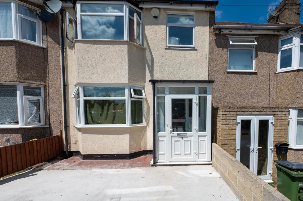 4 Bedrooms,2 Bathrooms House With Free Parking Plumstead  Eksteriør billede