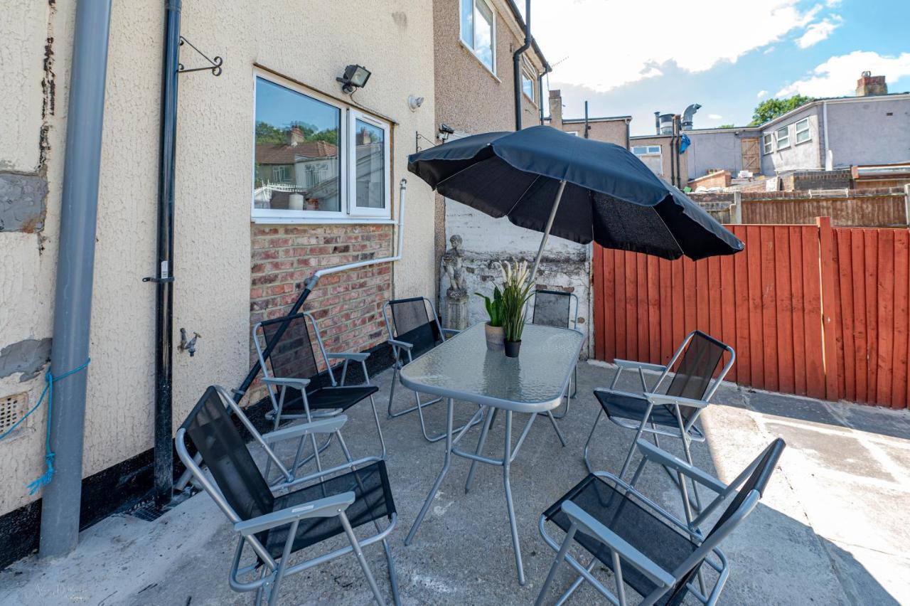 4 Bedrooms,2 Bathrooms House With Free Parking Plumstead  Eksteriør billede